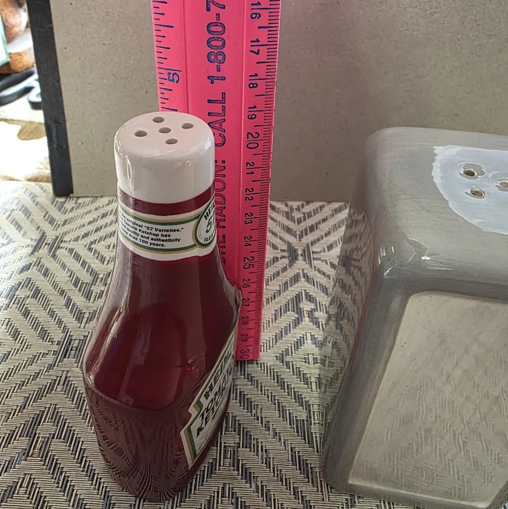Heinz Ketchup And Napkin Salt Pepper Shaker Set #137